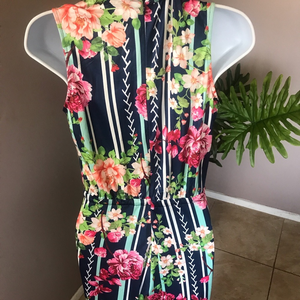 Floral jumpsuit - Picture 2 of 4